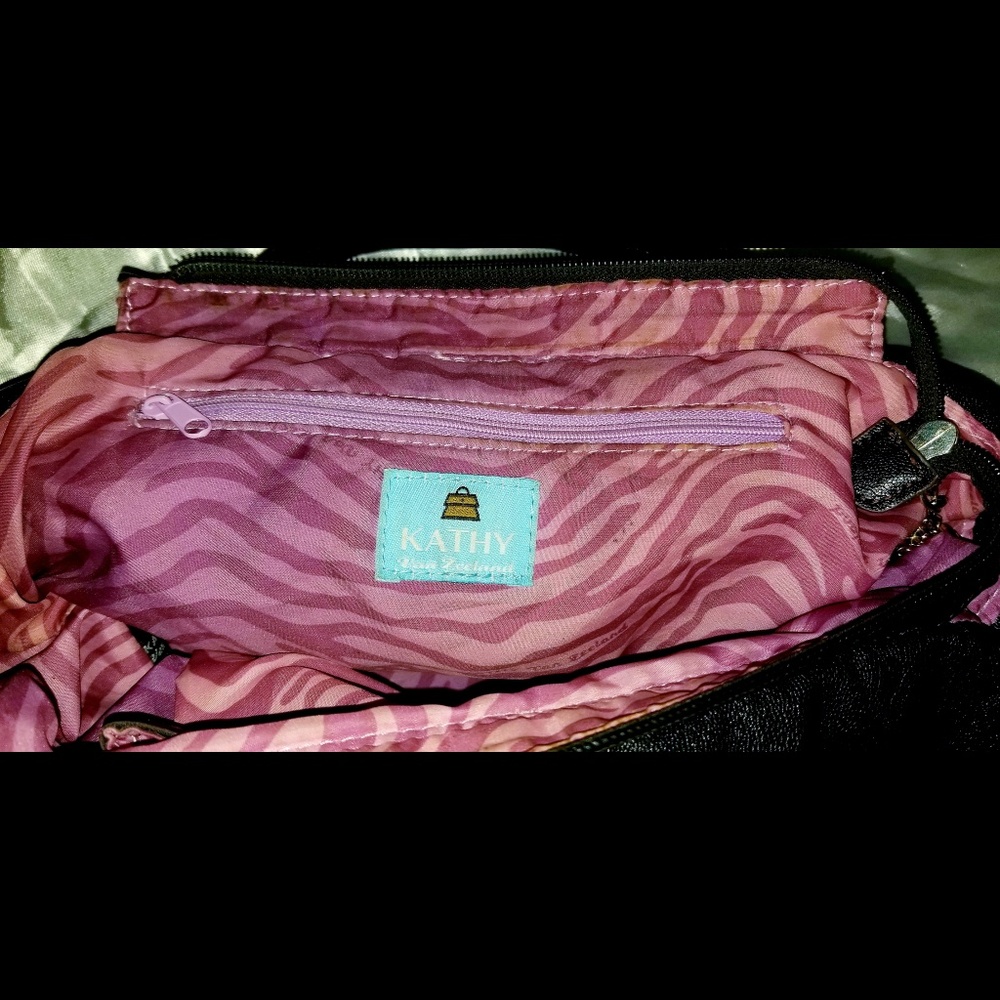 Woman's Handbag - Picture 7 of 8